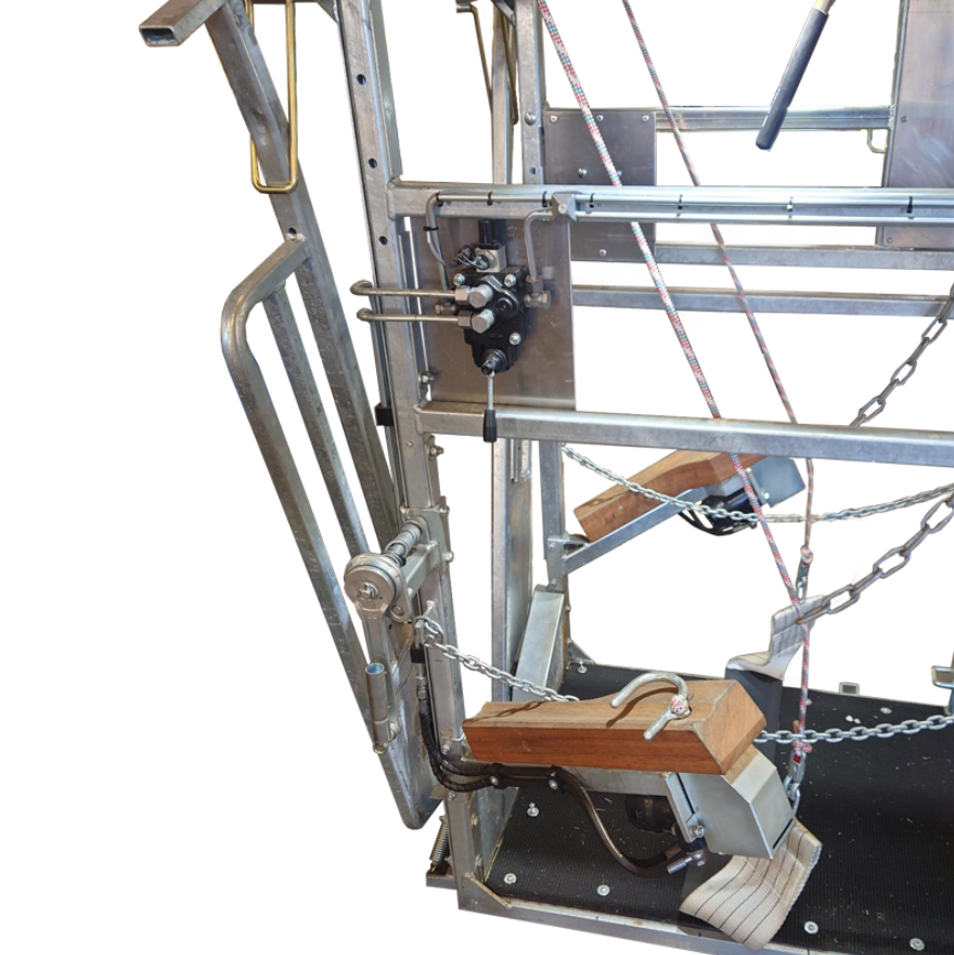 SET HYDR. MOTORS UNDER FRONTLEG SUPPORT