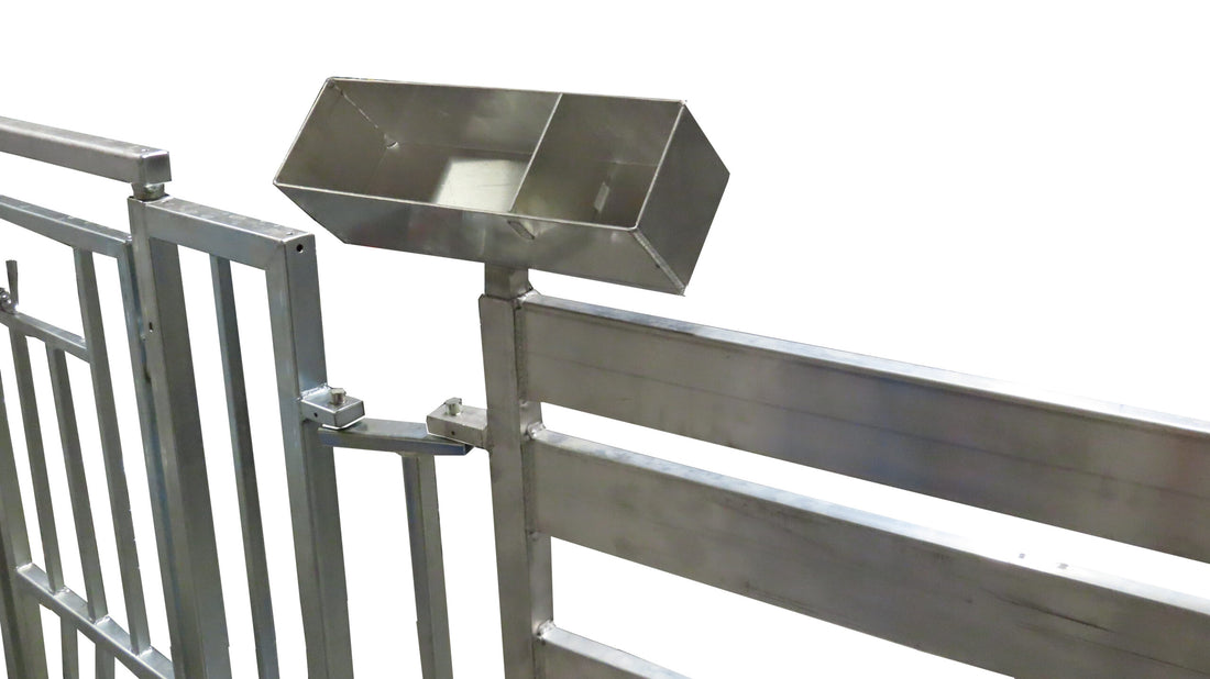Gate mounted bandage storage box LxWxH 29x12x11 cm
