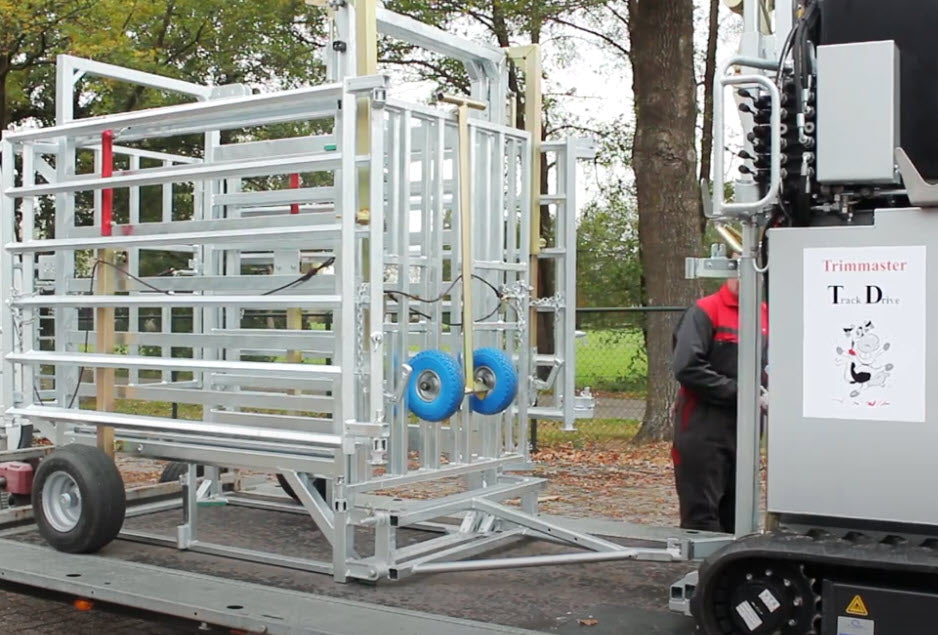 Waiting gate towable